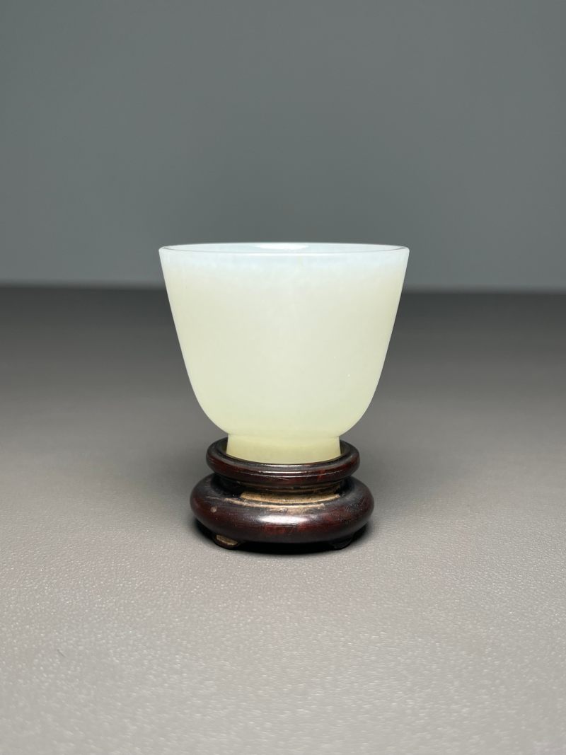 清中期  白玉杯（带木座） - 图2