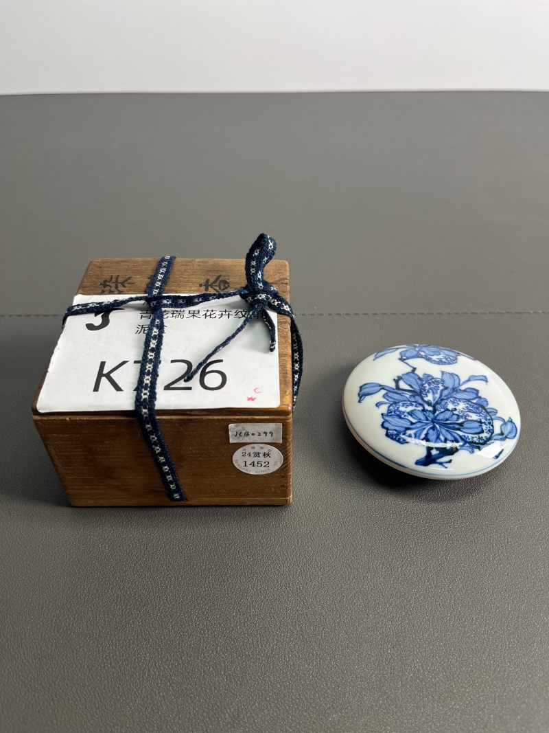 清康熙  青花瑞果花卉纹印泥盒（附木盒） - 图3