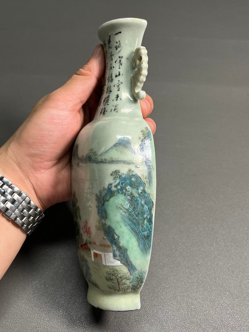 清乾隆  冬青地粉彩山水庭院诗文双耳扁瓶 - 图5