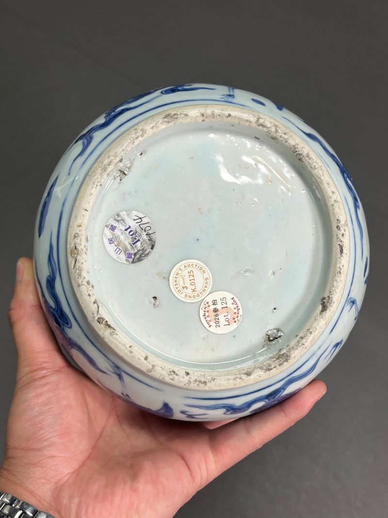 明万历  青花八卦云鹤纹蒜头瓶 - 图16