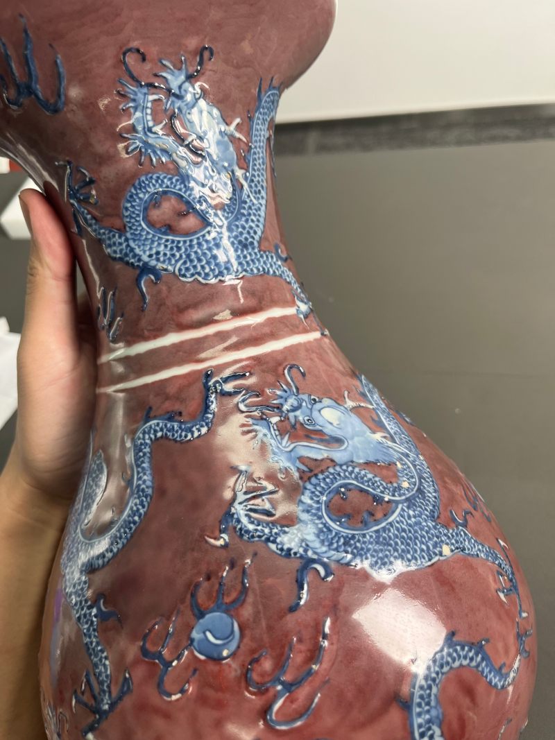 清康熙  青花釉里红堆塑云龙纹琵琶尊 - 图14