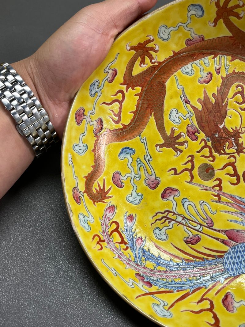 清光绪 黄地粉彩龙凤呈祥纹盘（一对） - 图8