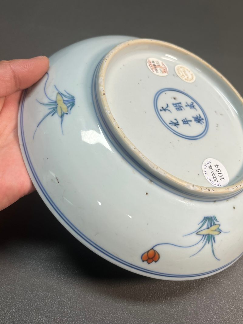清雍正  斗彩荷塘鸳鸯“满池娇”图折沿盘（附老盒） - 图13
