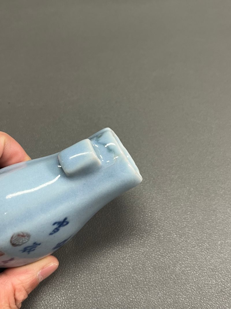 清乾隆  仿石纹釉青花釉里红诗文贯耳瓶 - 图13