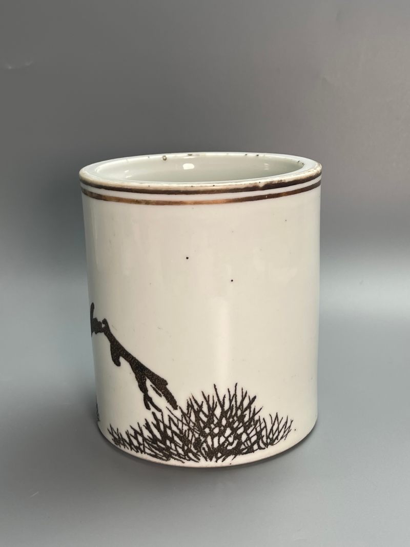 清同治  刻瓷描金苍松图笔筒 - 图5