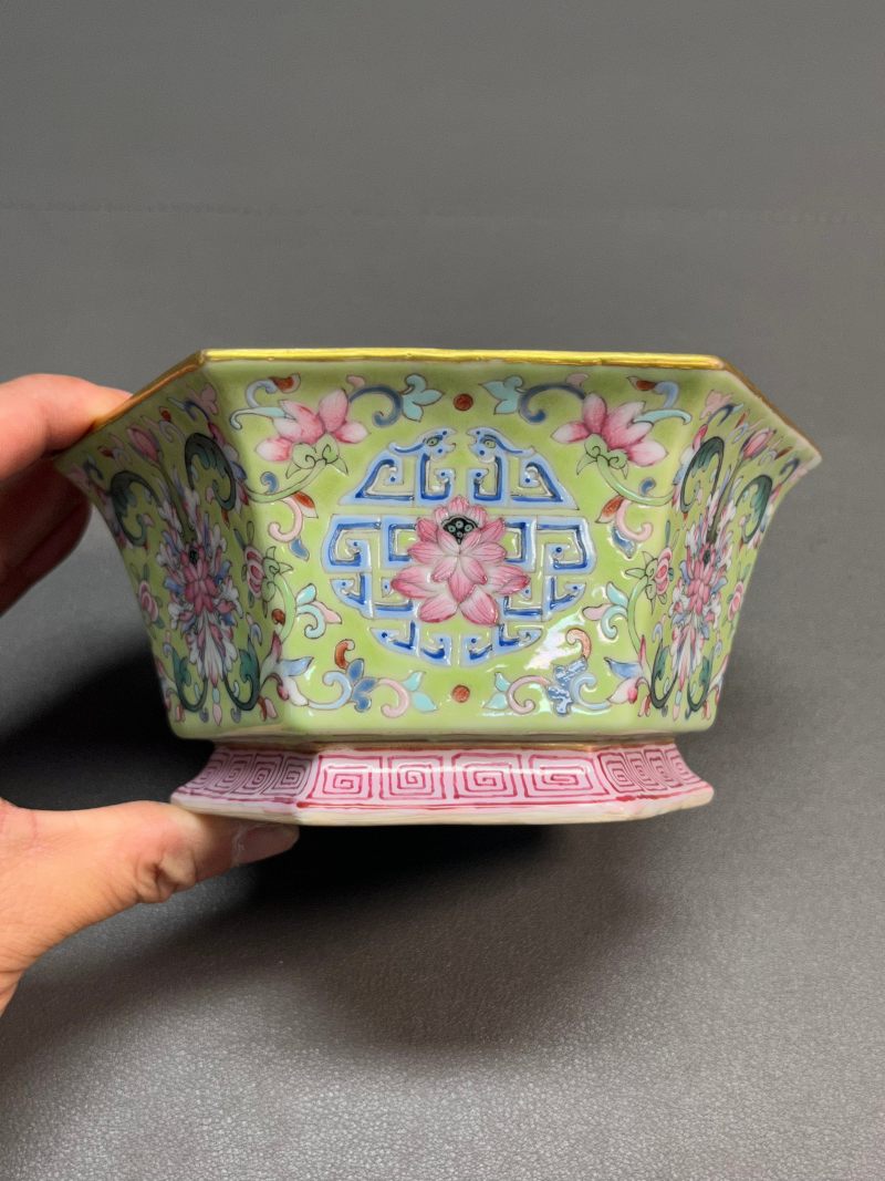 清道光  粉彩花卉纹六方花盆 - 图5