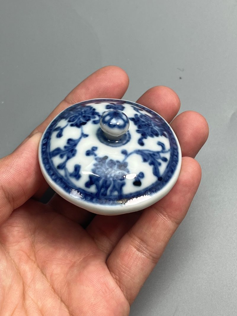 清乾隆  青花缠枝莲纹小盉壶（带木座） - 图22