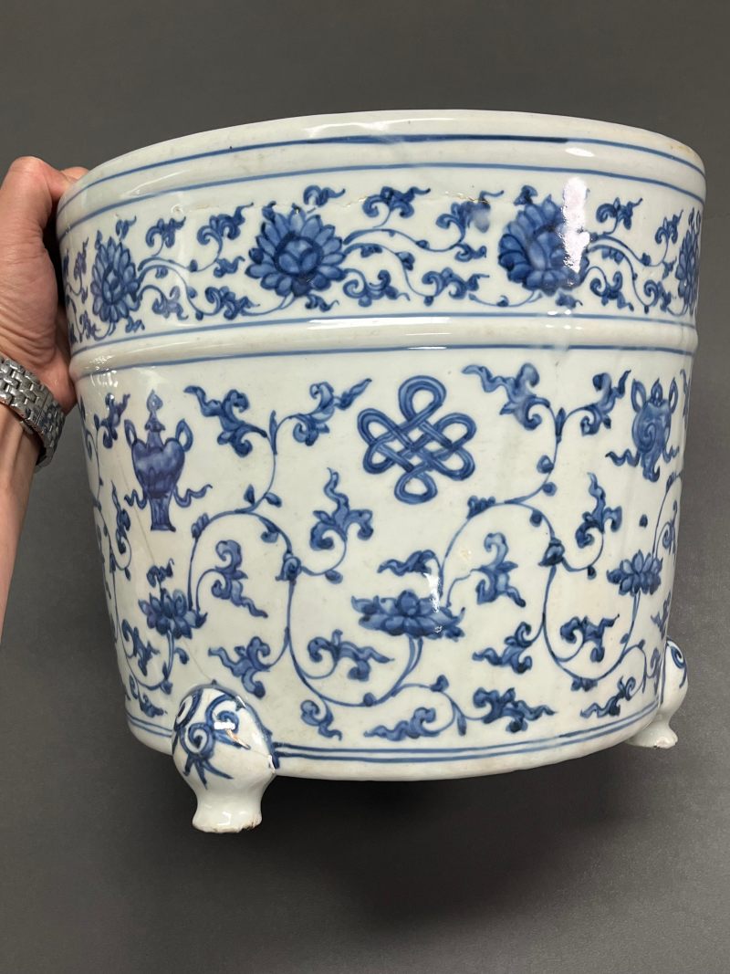 明正德 青花莲托八宝纹香炉 - 图9