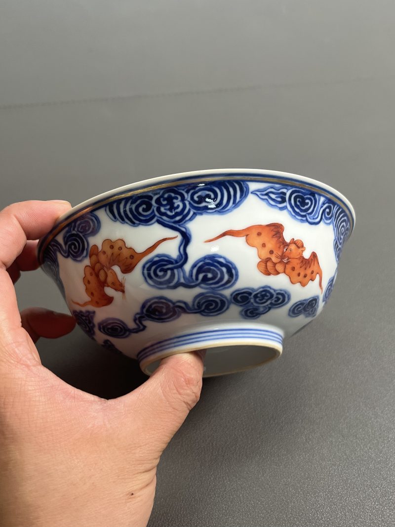 清宣统  青花矾红彩云蝠纹碗（一对） - 图18