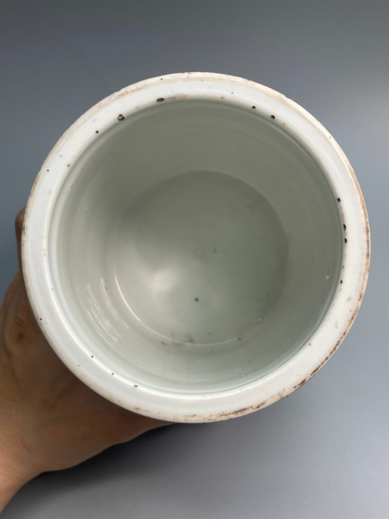 清同治  刻瓷描金苍松图笔筒 - 图6