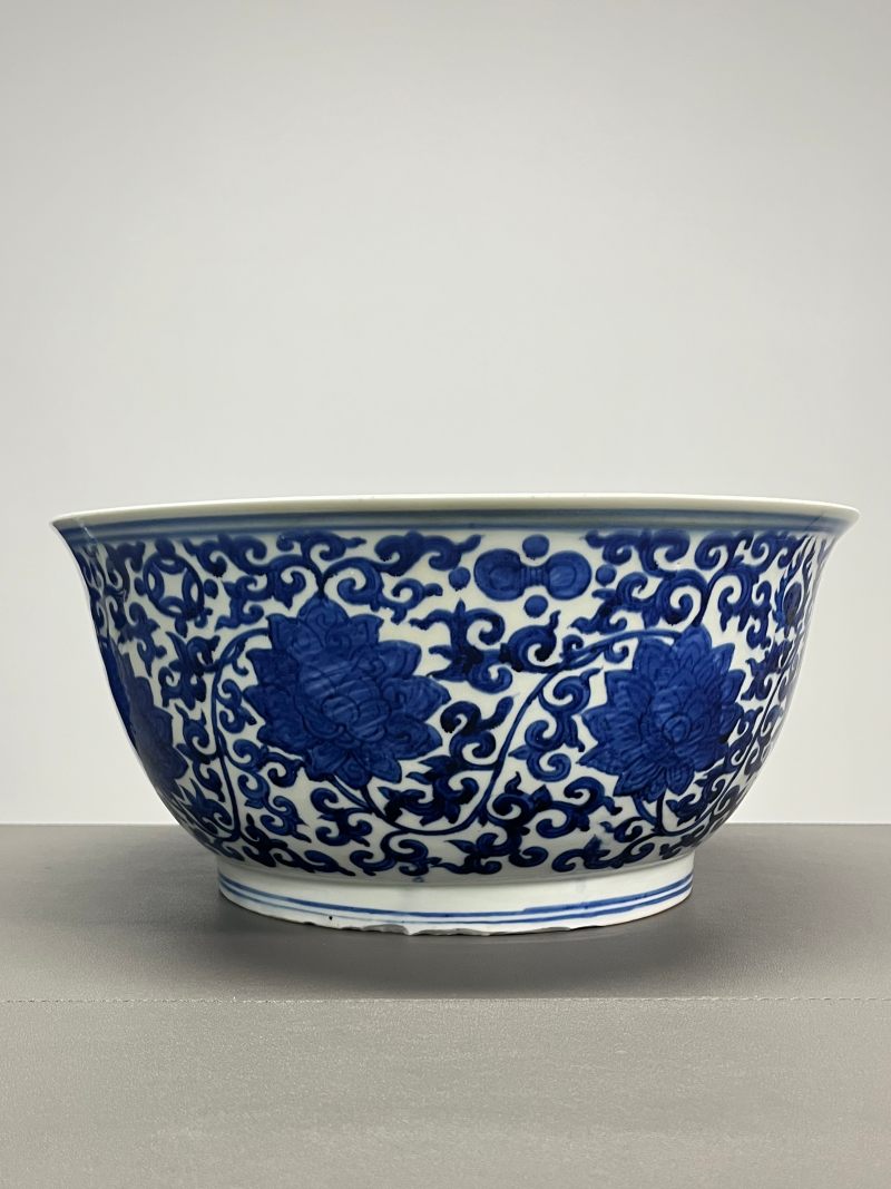 明嘉靖 青花缠枝莲纹大碗 - 图5