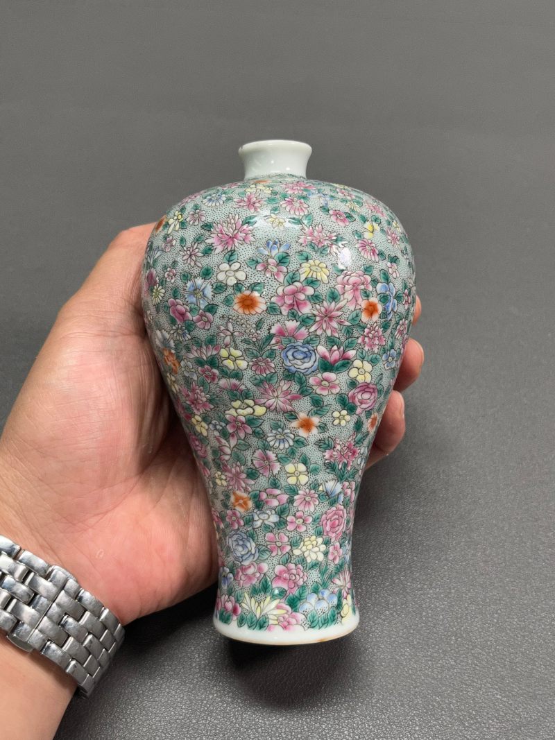 清晚期  粉彩“百花不落地”梅瓶 - 图2