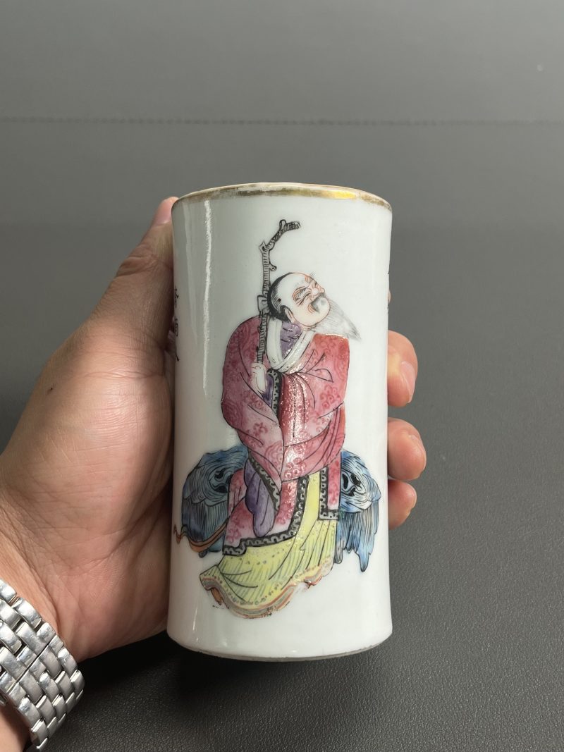 清道光 粉彩“无双谱”笔筒 - 图3