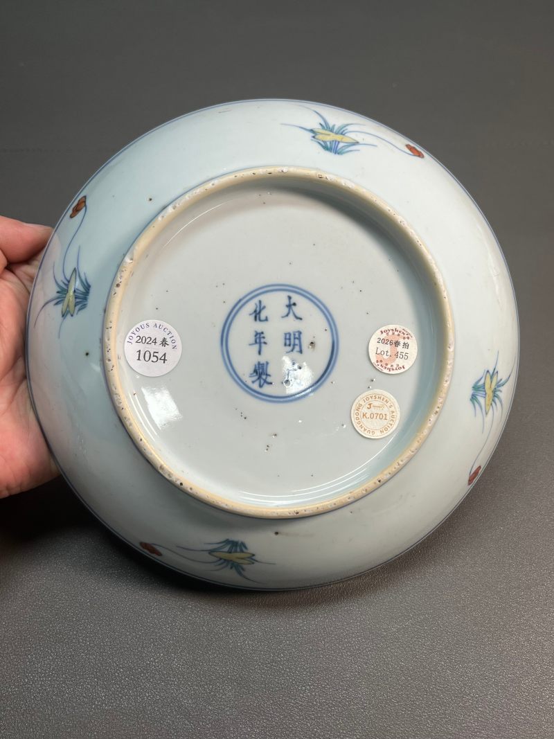 清雍正  斗彩荷塘鸳鸯“满池娇”图折沿盘（附老盒） - 图14