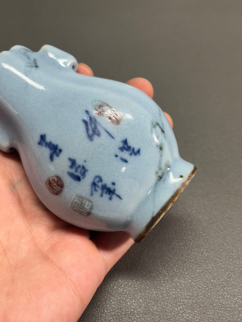 清乾隆  仿石纹釉青花釉里红诗文贯耳瓶 - 图14