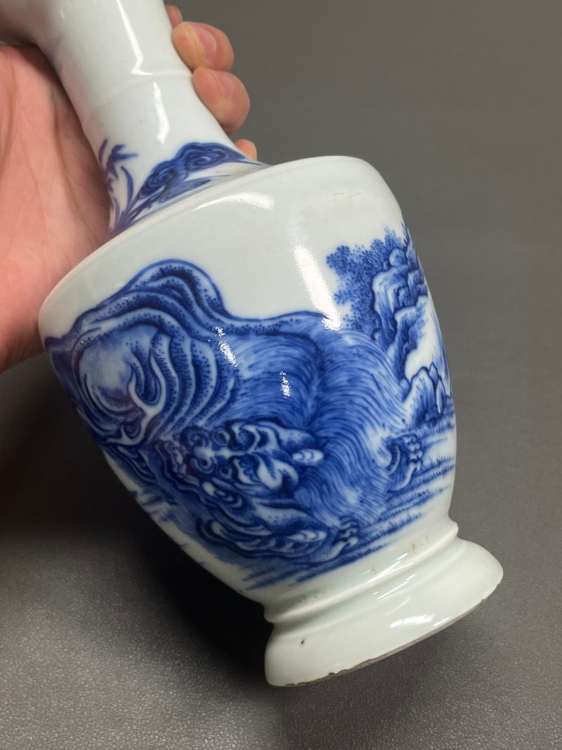 清雍正  青花“瑞兽望月”图弦纹盘口瓶 - 图10