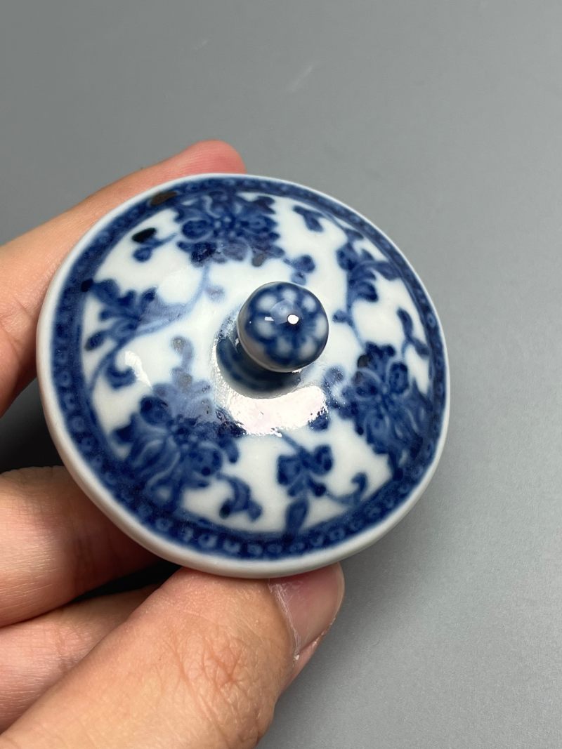 清乾隆  青花缠枝莲纹小盉壶（带木座） - 图23