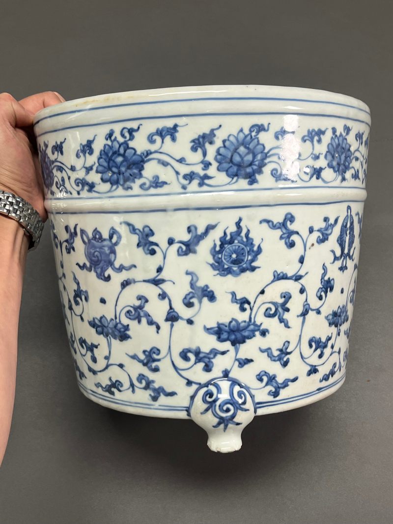 明正德 青花莲托八宝纹香炉 - 图10
