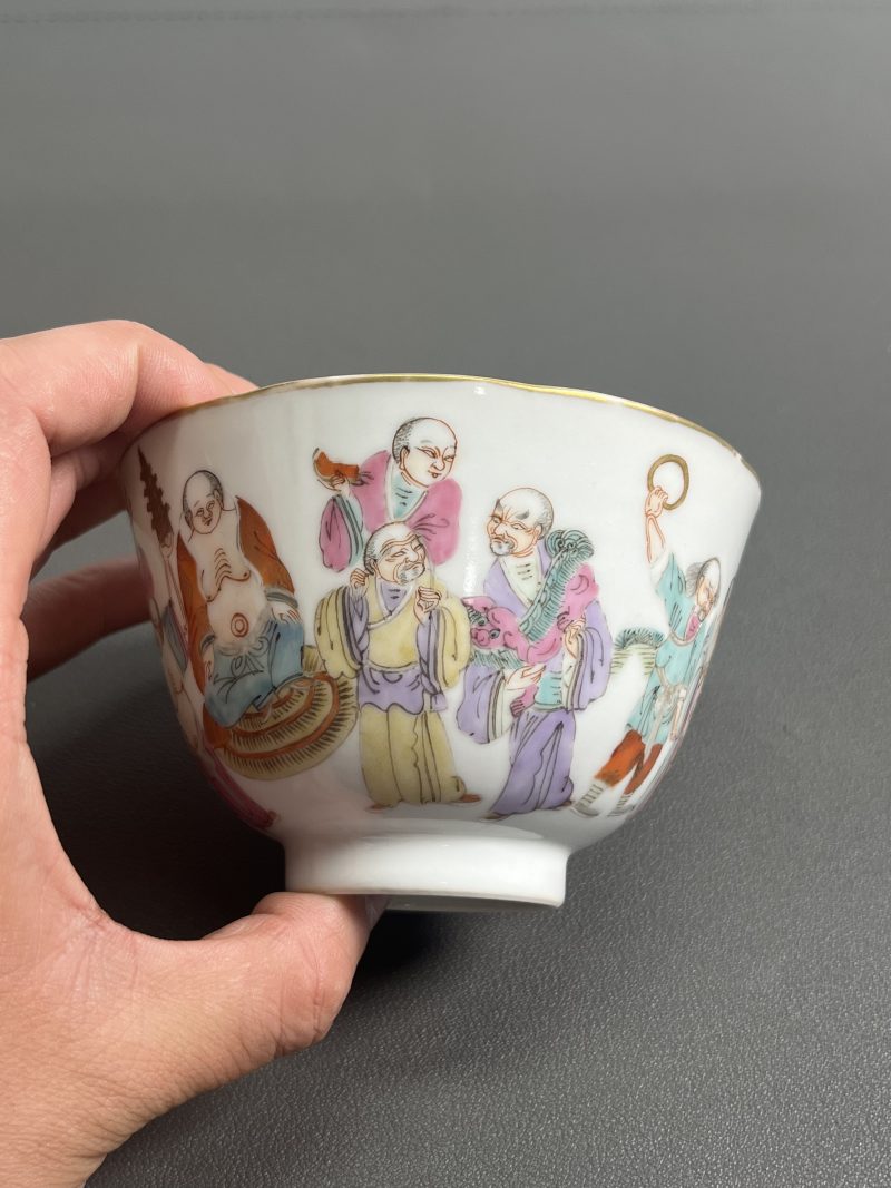 清道光  粉彩“十八罗汉”花口杯 - 图9