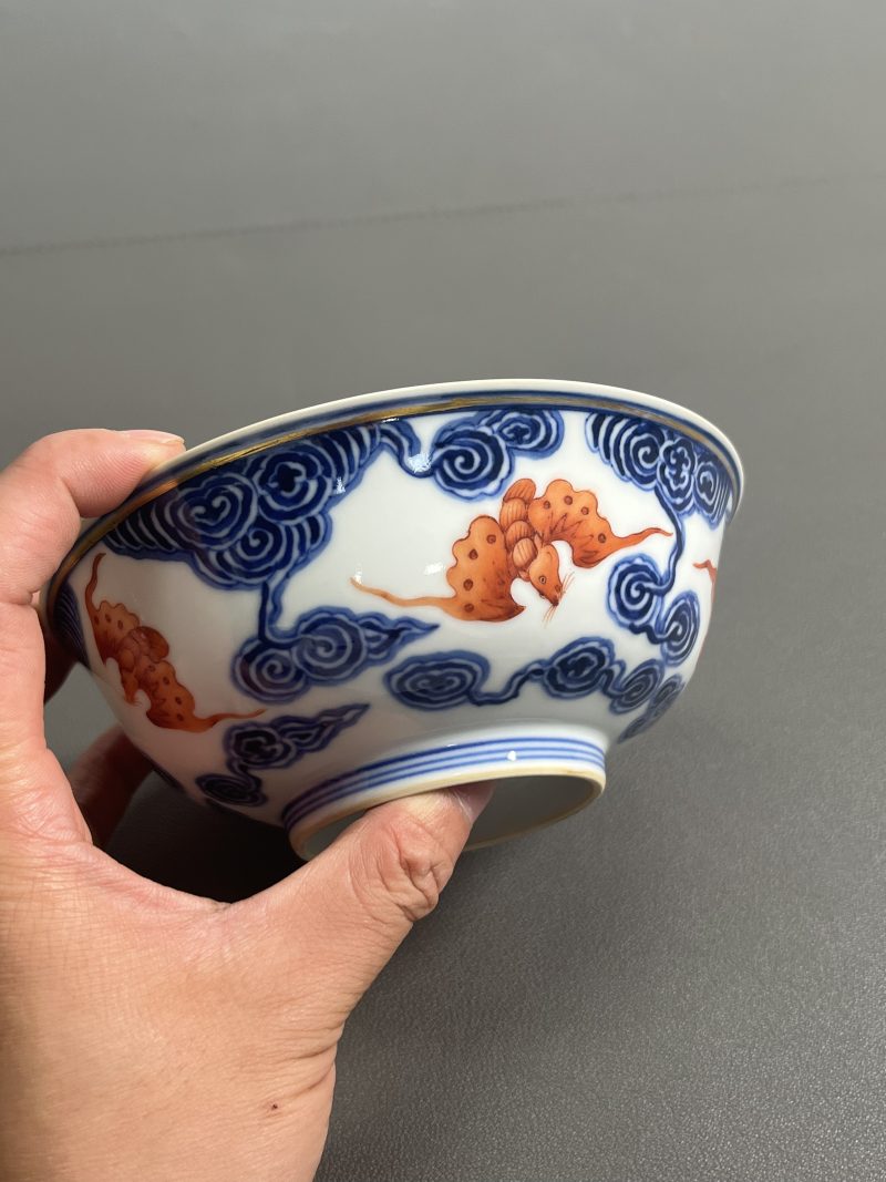 清宣统  青花矾红彩云蝠纹碗（一对） - 图19