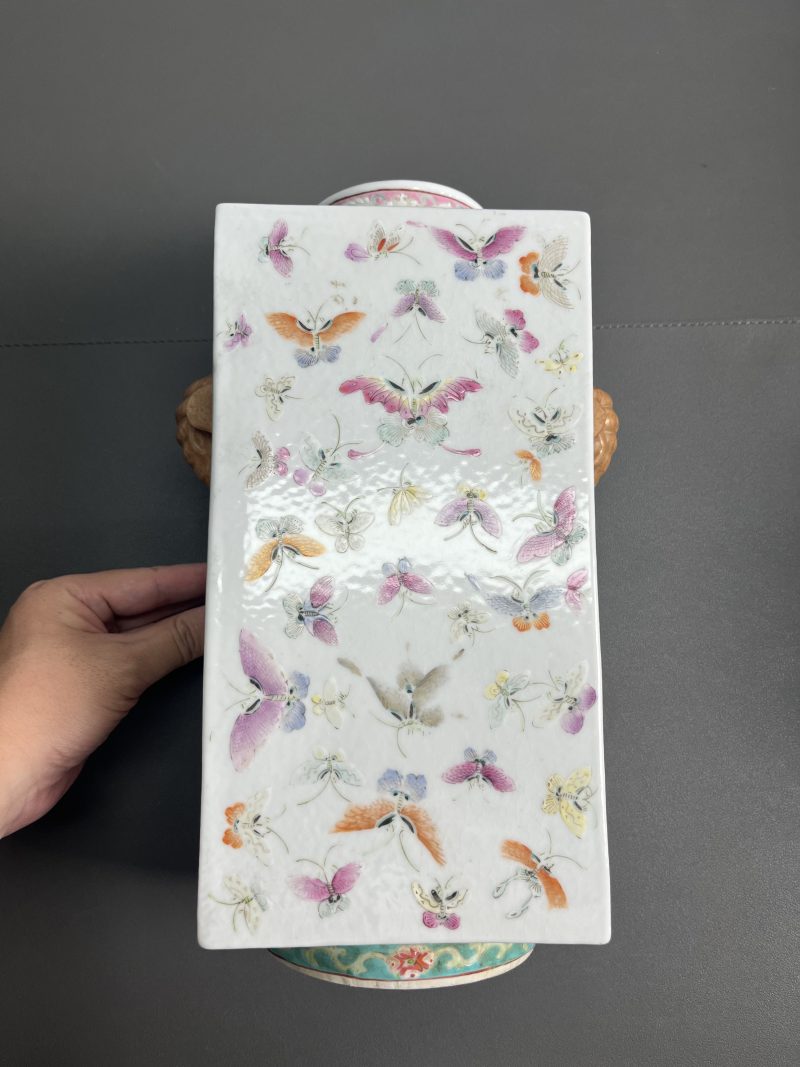 清光绪  粉彩百蝶图象耳琮式瓶 - 图6