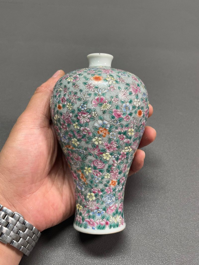 清晚期  粉彩“百花不落地”梅瓶 - 图3