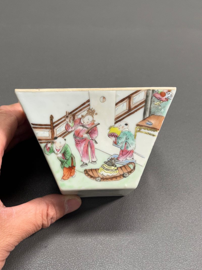 清嘉庆  粉彩婴戏图斗方杯 - 图5