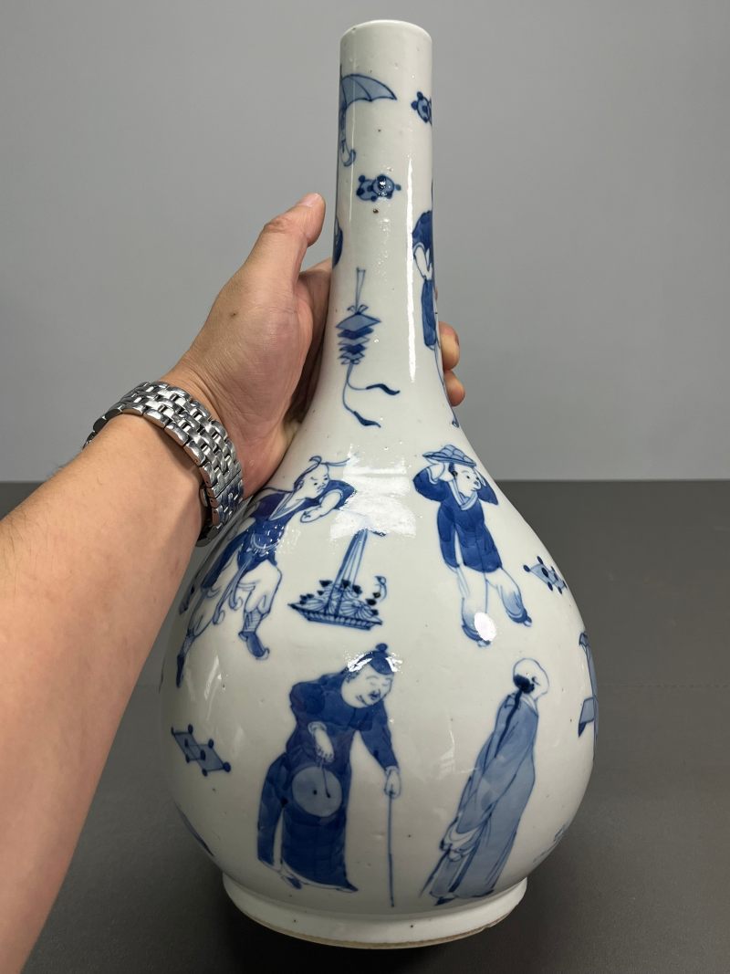 清晚期  青花市井人物故事图胆瓶（一对） - 图11
