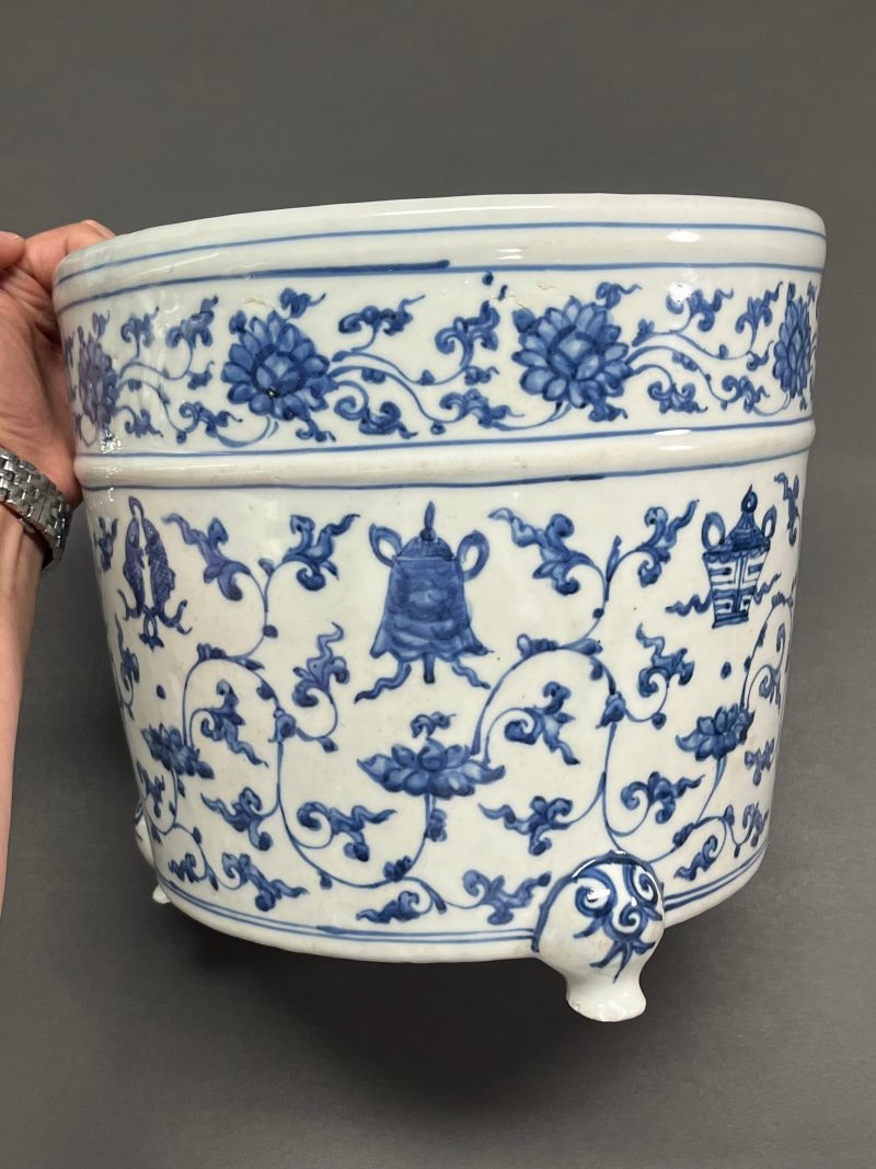 明正德 青花莲托八宝纹香炉 - 图11