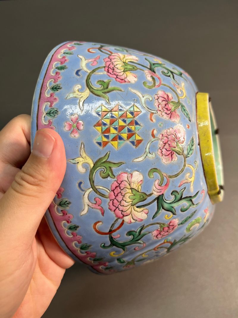 清道光  蓝地粉彩洋石竹纹海棠洗 - 图5
