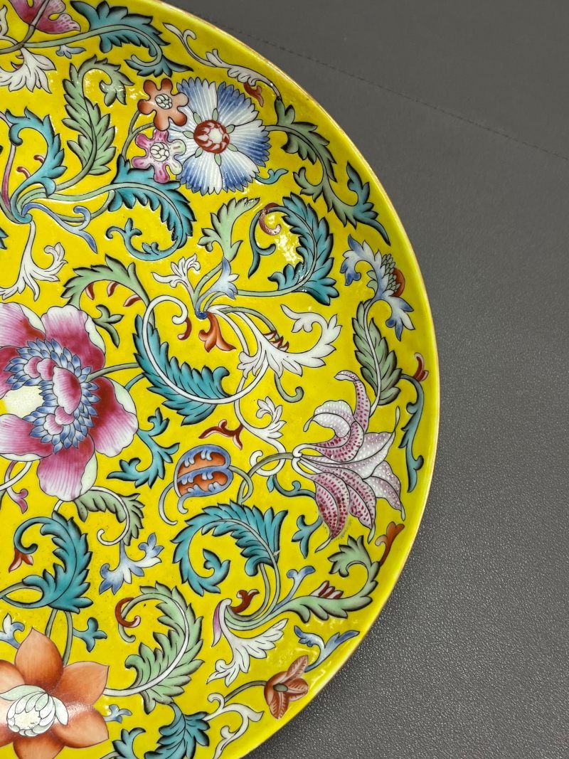 清光绪  黄地粉彩缠枝花卉纹盘 - 图10
