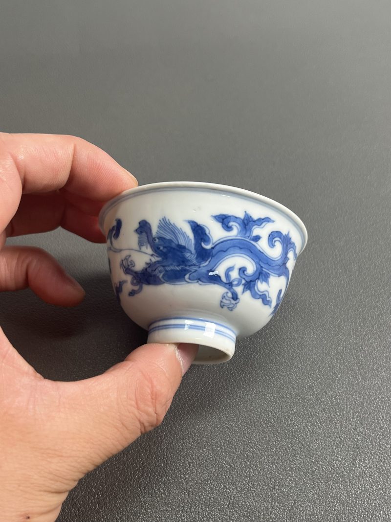 清康熙 仿成窑青花夔龙纹小杯 - 图6