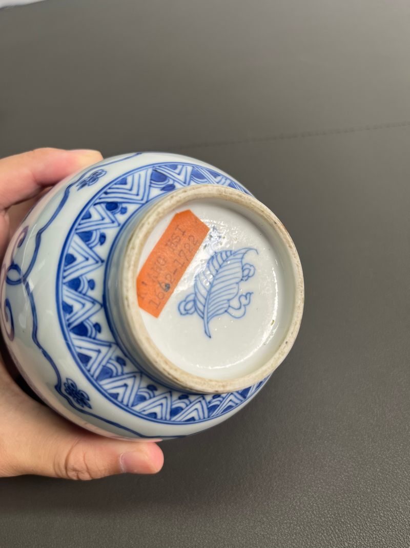 清雍正  青花淡描缠枝花卉纹灯笼尊 - 图18