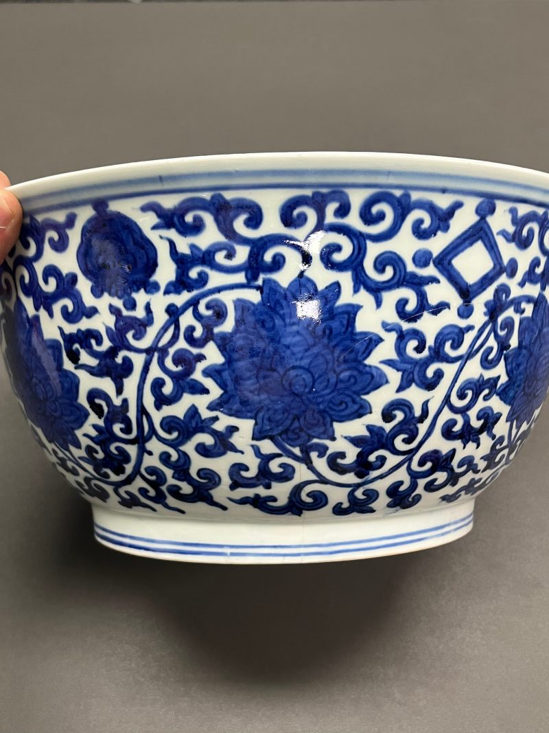明嘉靖 青花缠枝莲纹大碗 - 图8