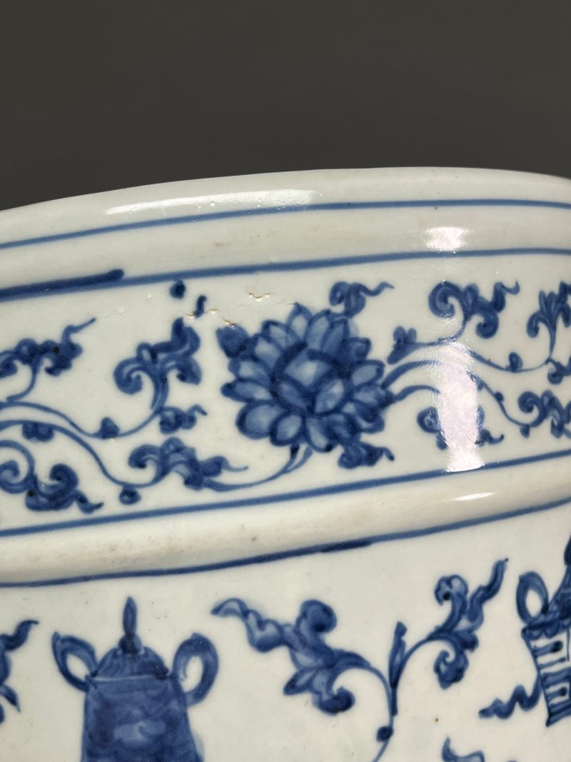 明正德 青花莲托八宝纹香炉 - 图12