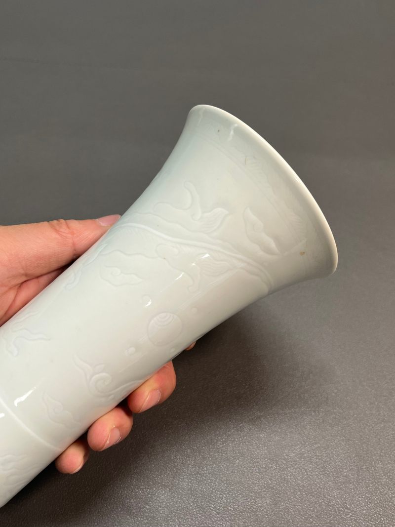 明末清初  白釉暗刻龙纹花觚 - 图11