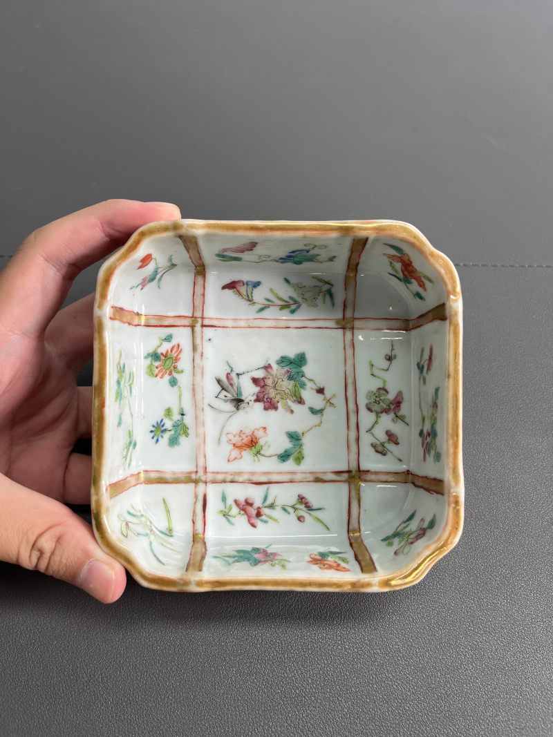 清咸丰  粉彩矾红描金夔龙纹倭角格栅洗 - 图4