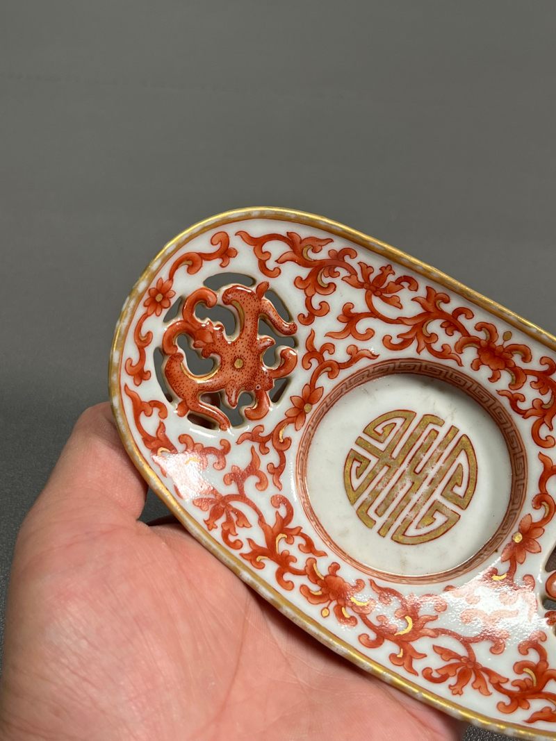 清嘉庆  矾红描金缠枝花卉寿字纹茶船（一对） - 图14