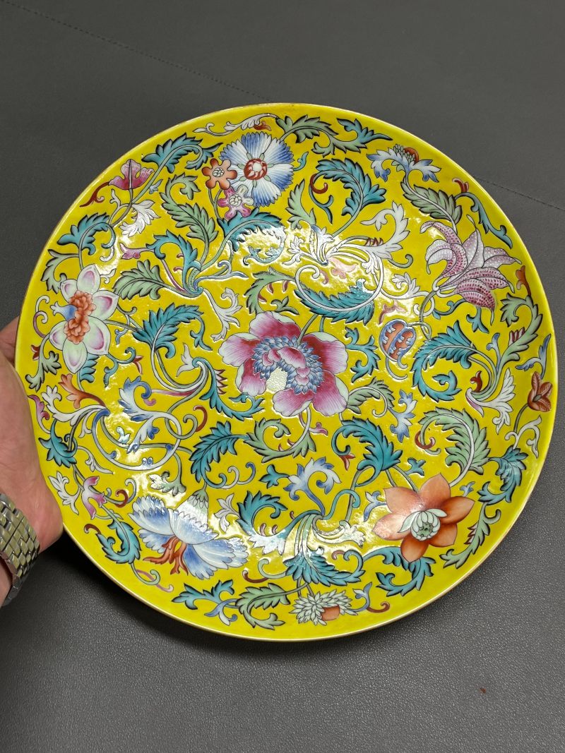 清光绪  黄地粉彩缠枝花卉纹盘 - 图11