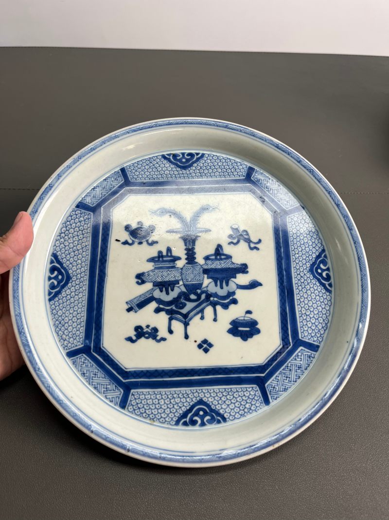 清康熙 青花博古纹大茶盘 - 图3
