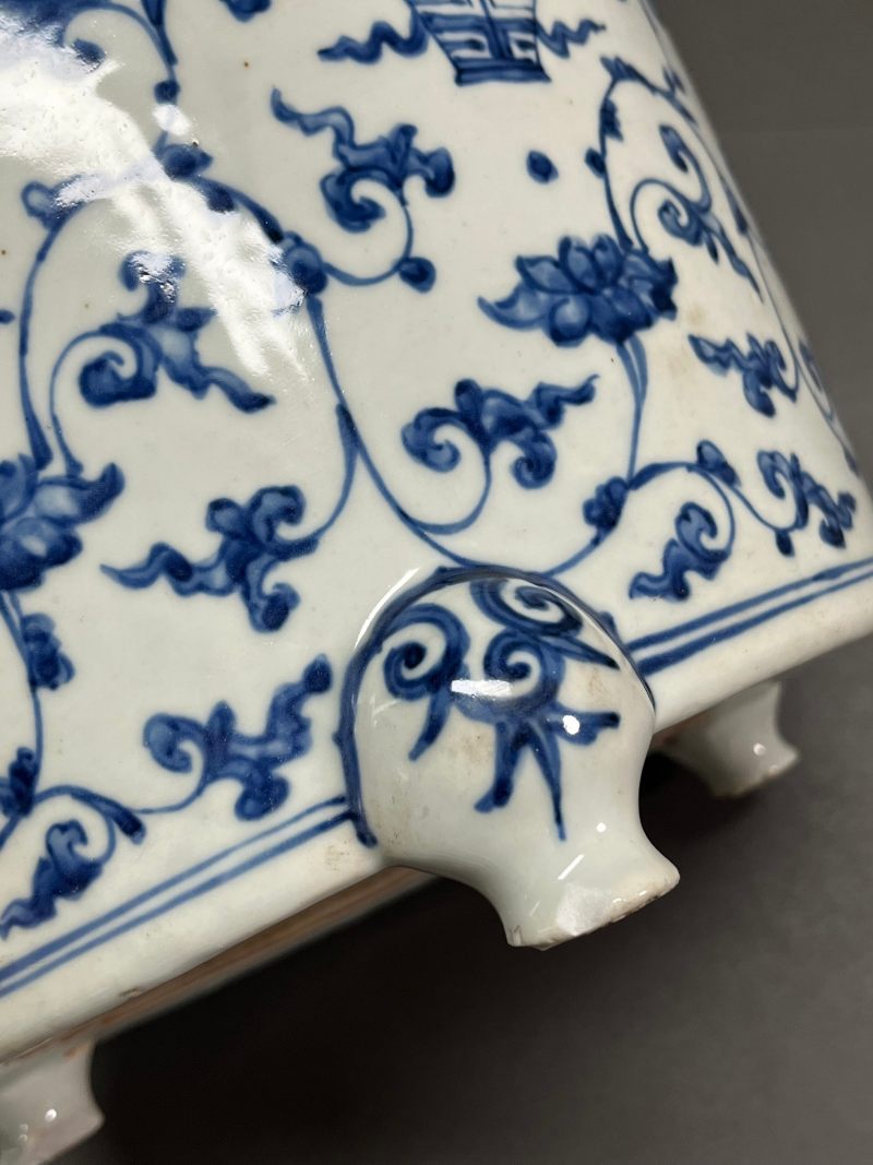 明正德 青花莲托八宝纹香炉 - 图13