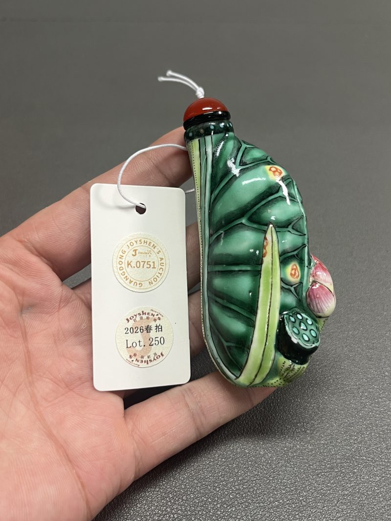 清  仿生荷叶莲花鼻烟壶 - 图3