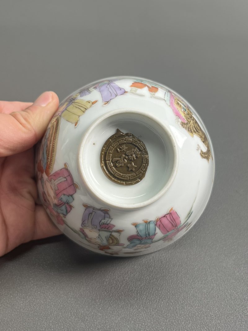 清道光  粉彩“十八罗汉”花口杯 - 图12