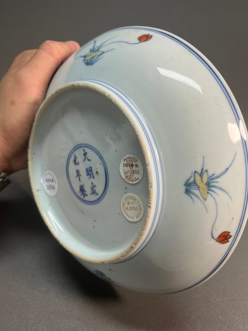 清雍正  斗彩荷塘鸳鸯“满池娇”图折沿盘（附老盒） - 图18