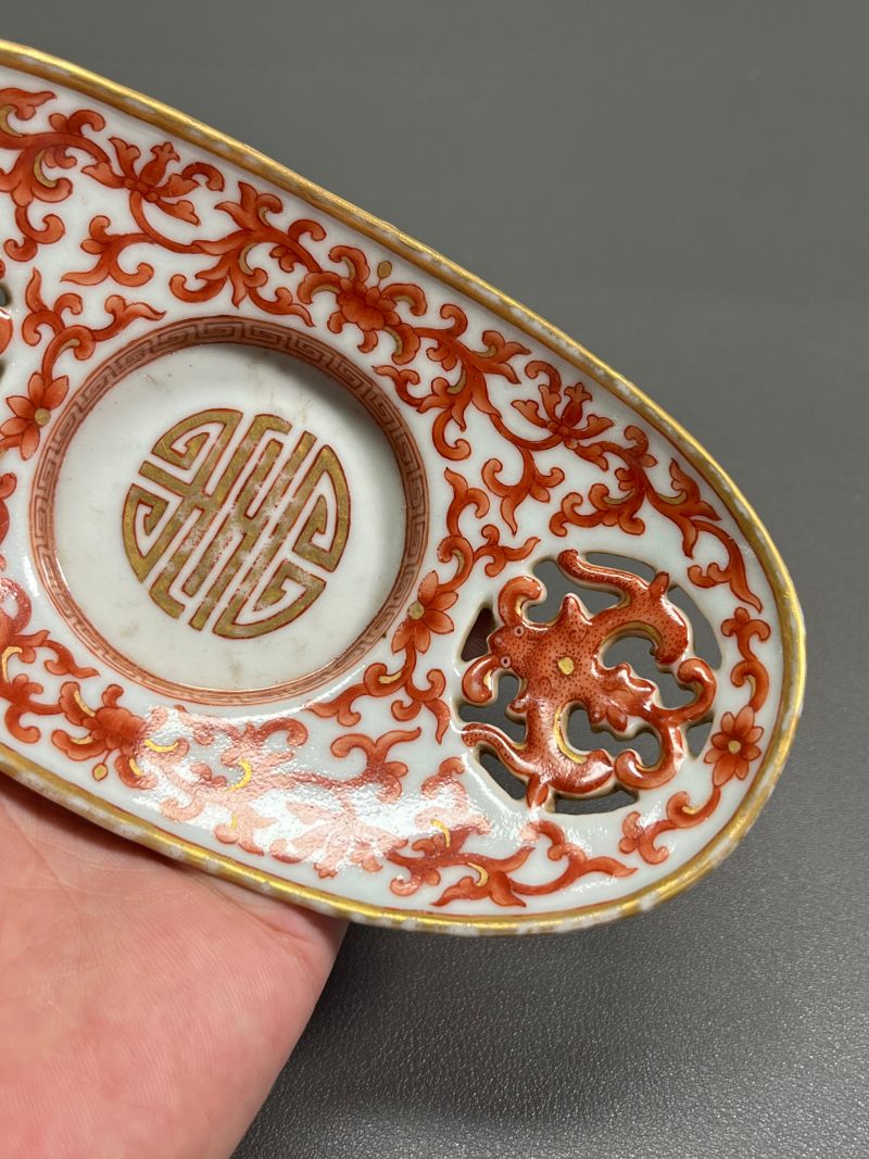 清嘉庆  矾红描金缠枝花卉寿字纹茶船（一对） - 图15