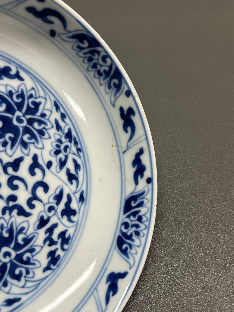 清道光 青花缠枝莲纹盘 - 图6
