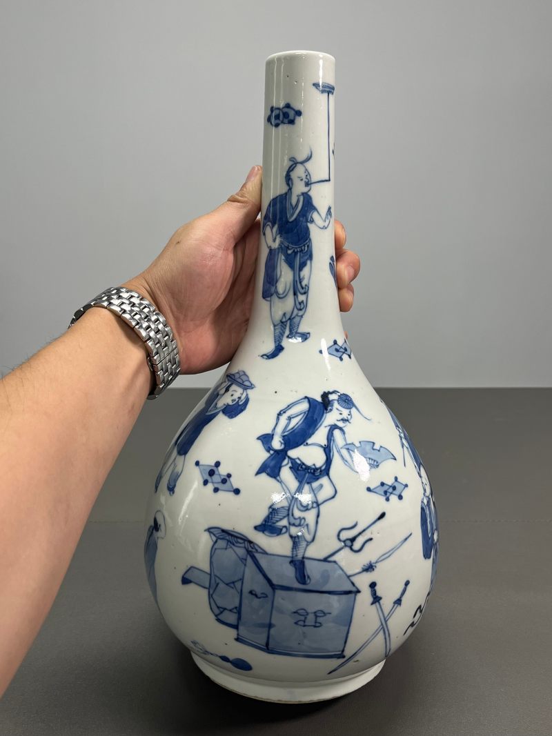 清晚期  青花市井人物故事图胆瓶（一对） - 图14