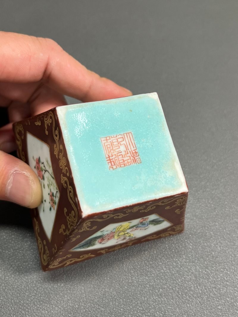 清乾隆  矾红描金开光粉彩人物花卉方斗杯 - 图10
