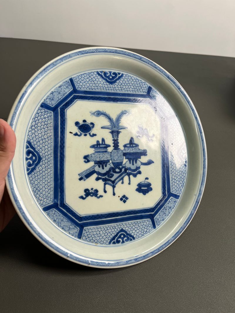 清康熙 青花博古纹大茶盘 - 图4
