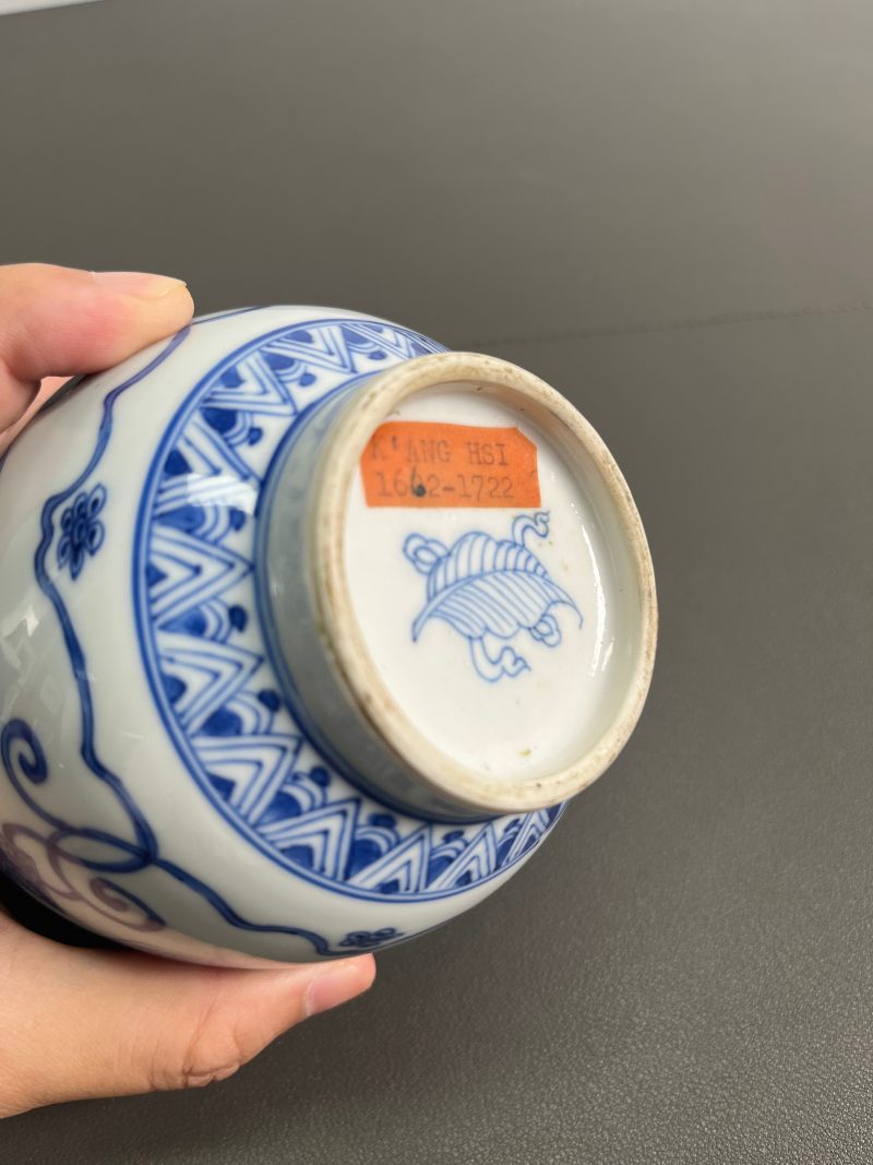 清雍正  青花淡描缠枝花卉纹灯笼尊 - 图20